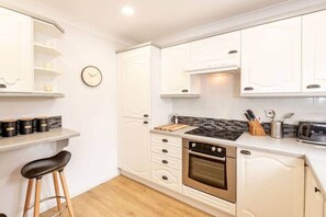 Kitchen with Breakfast Bar at 5 Abbey Villa St Andrews