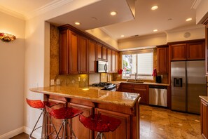 Fullly Equipped Kitchen w Spices, etc.