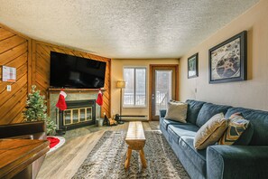 Living Room | Main Level | Wood-Burning Fireplace | Queen Sleeper Sofa
