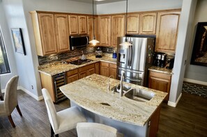 Fully equipped kitchen with gas stove and all the necessary cookware and devices