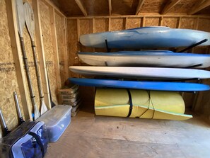 2 kayaks, 2 paddleboards, large swim mat, 4 life jackets - $75 rental per stay