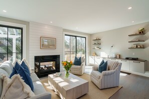 Living Room with Gas Fireplace