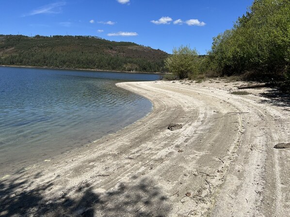 Um dos areais da praia Fluvial/ acesso direto água 