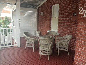 Outdoor dining on the front verandah 