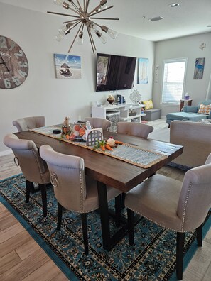 Open area. Kitchen, dining and living room altogether