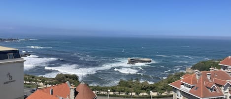 Vista para praia/oceano