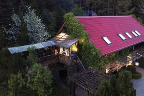 Stugans exteriör [sommar]