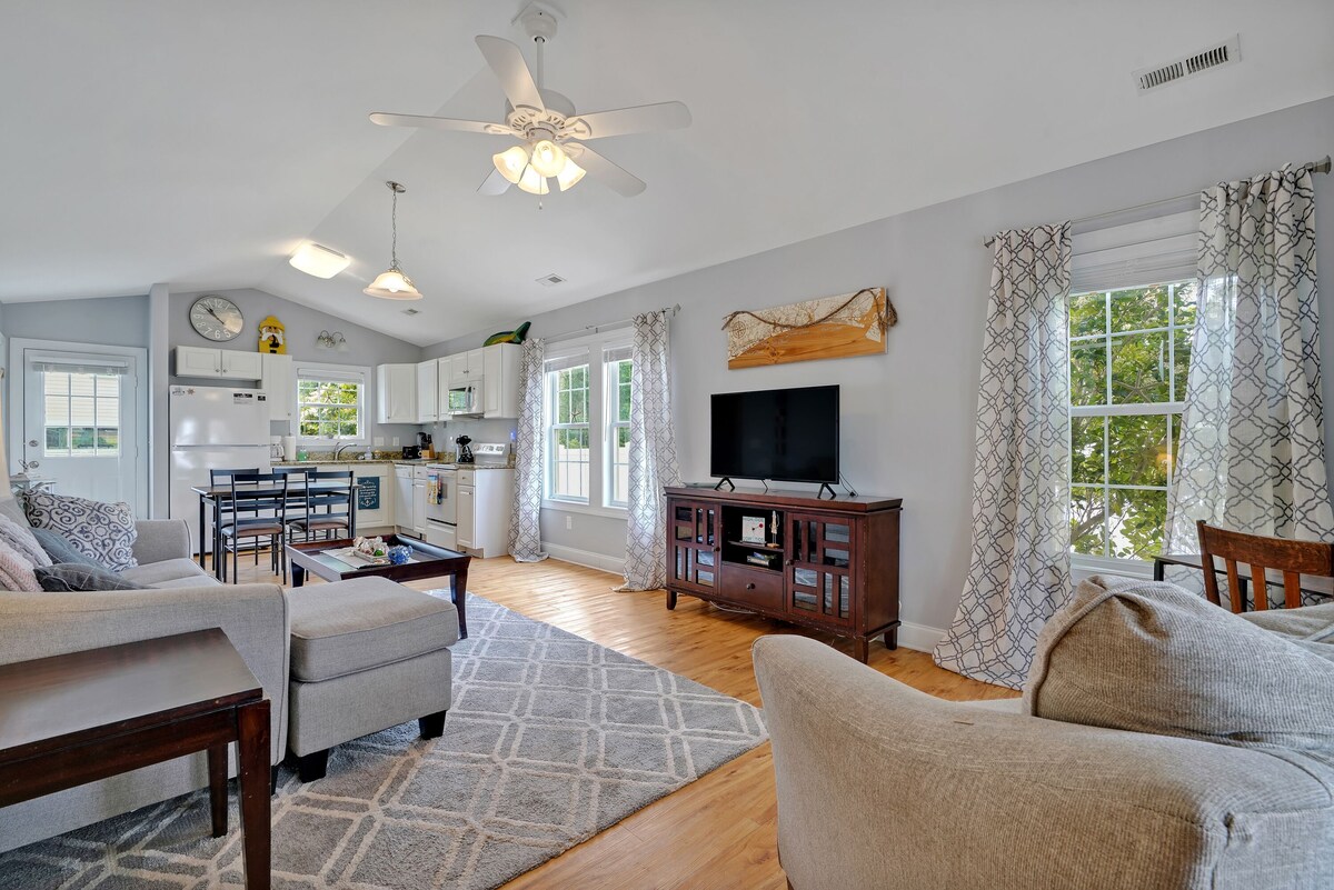 P-Nutt’s Place – Short walk to the beach! 2 bed/2bath Home – Sleeps 6! Clean!