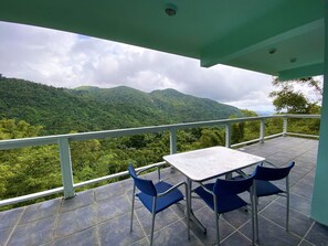 屋外ダイニングエリア