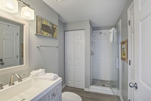 20-Majestic-Sun-807B-Master-Bath