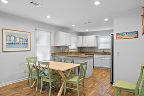 Gulfstrand Down Dining Room