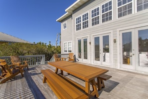 21-Holiday-Isle-Serenity-Deck