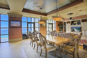 21-Majestic-Sun-Penthouse-1200-Dining
