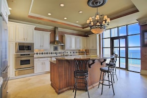 21-Majestic-Sun-Penthouse-1200-Kitchen