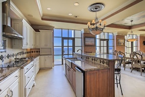 21-Majestic-Sun-Penthouse-1200-Kitchen-Alt