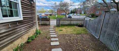 "Path","Walkway","Nature","Outdoors","Yard"