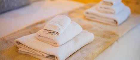 We provide 100% cotton towels and linen