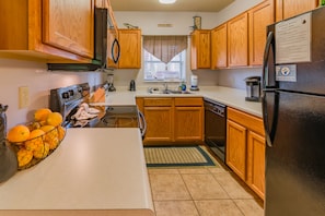 Fully stocked kitchen - Stove, Microwave, Fridge, dishwasher, cooking utensils