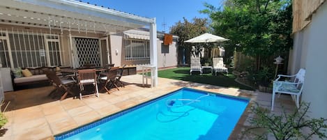 Relaxing outdoor area with pool 