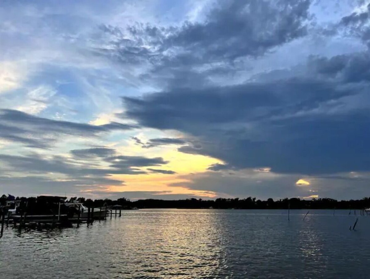 Escape to a perfectly situated, walkable location with a boaty & beachy flavor!