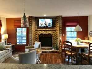 Upstairs living & dining area