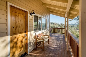 Main entry way, wrap around patio to lake view with patio dining