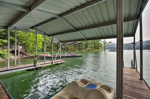 Covered aluminum dock with wood deck