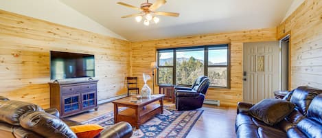 Cañon City Vacation Rental | 3BR | 3BA | 1 Step Required | 2,100 Sq Ft