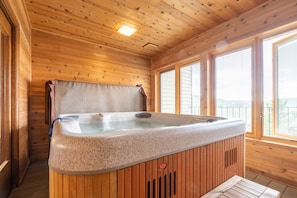 Indoor spa tub