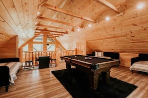 Spielezimmer