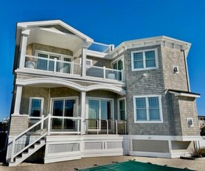 back or house, bay and lagoon views