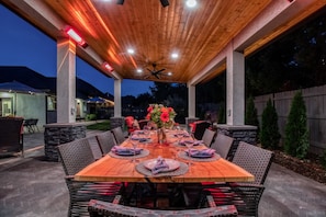 Outdoor dining for 8