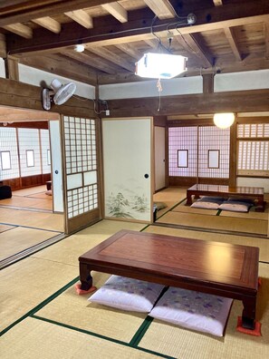 8 tatami mats, 4 out of 6 rooms (futon available)