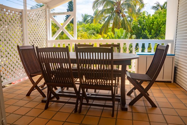 Outdoor dining