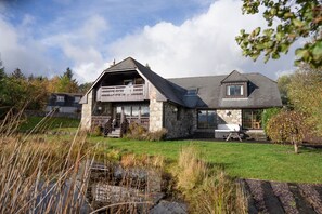 Black Grouse Lodge view of house from front