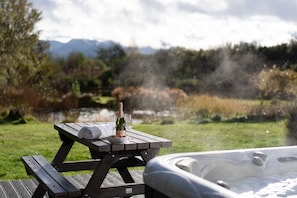 Black Grouse Lodge hot tub and table