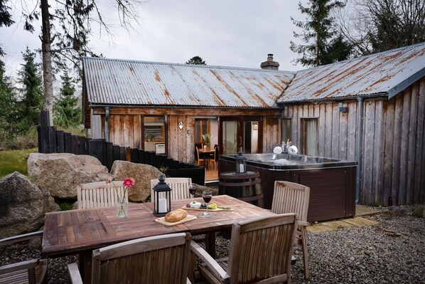 Suidhe Garden Cottage and hot tub