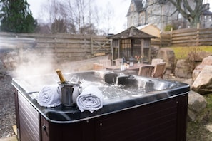 Suidhe Garden Cottage view to hot tub