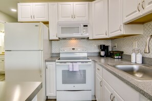 Kitchen | 3rd-Floor Condo | Keyless Entry | Convenient Location