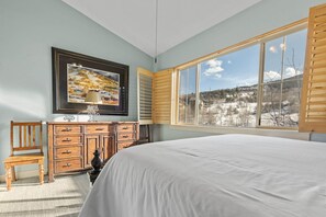 Vacation Rentals in Park City at Bear Hollow Lodges 1401: Primary bedroom with King bed and ensuite bathroom