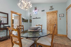 Vacation Rentals in Park City at Bear Hollow Lodges 1401: Dining area