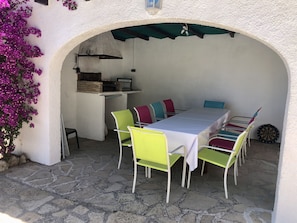 Outdoor dining