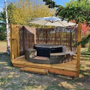 Spa extérieur gîte