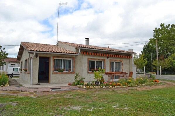 Photo 0