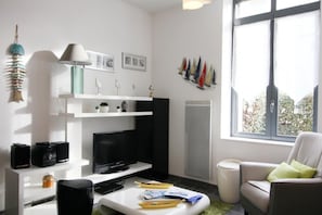 Le salon avec écran plat 0.80m