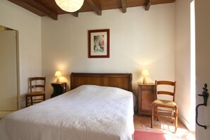 mème chambre accès à la salle d'eau/salle de bain