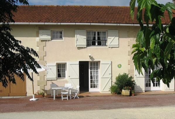 Photo 0