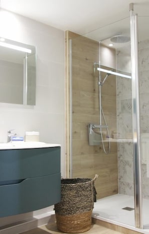 Nouvelle salle d'eau, douche à l'italienne