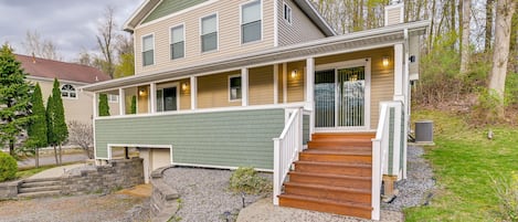 Saratoga Springs Vacation Rental | 3BR | 2BA | Stairs Required | 1,500 Sq Ft