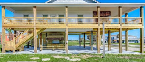 2 tiki bars upstairs and downstairs w/ large, oversized deck & plenty of spaces.
